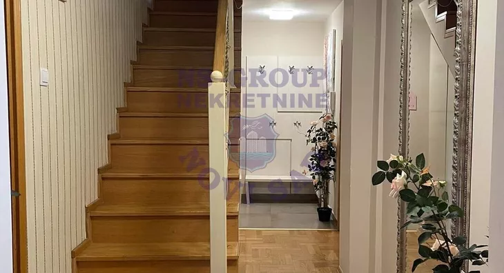 Četvoroiposoban stan | 4zida