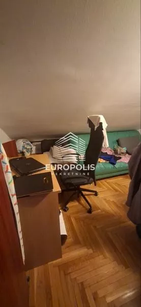 Crveno Barjače | 4zida.rs