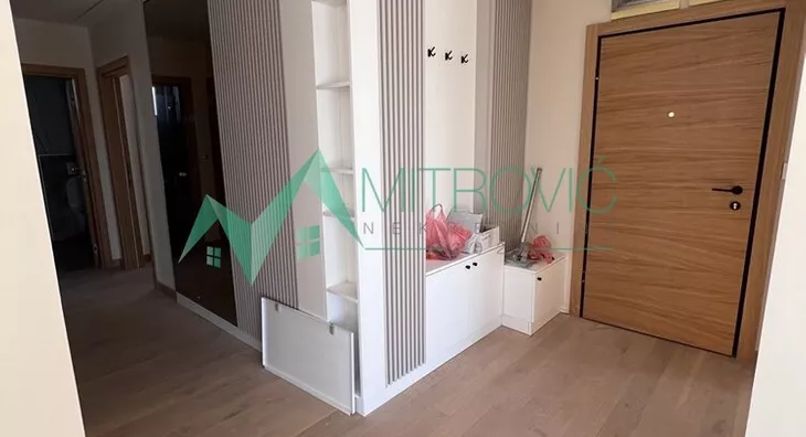 Šestosoban stan | 4zida