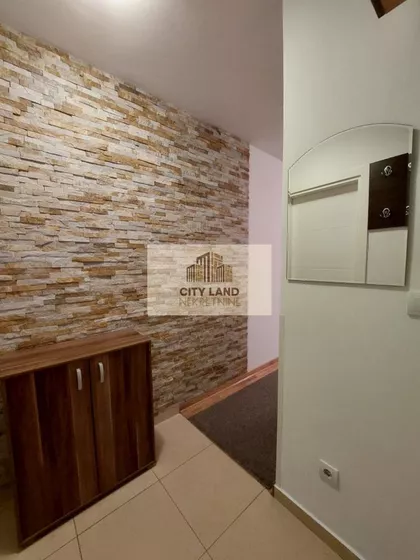 Vukov Spomenik | 4zida.rs