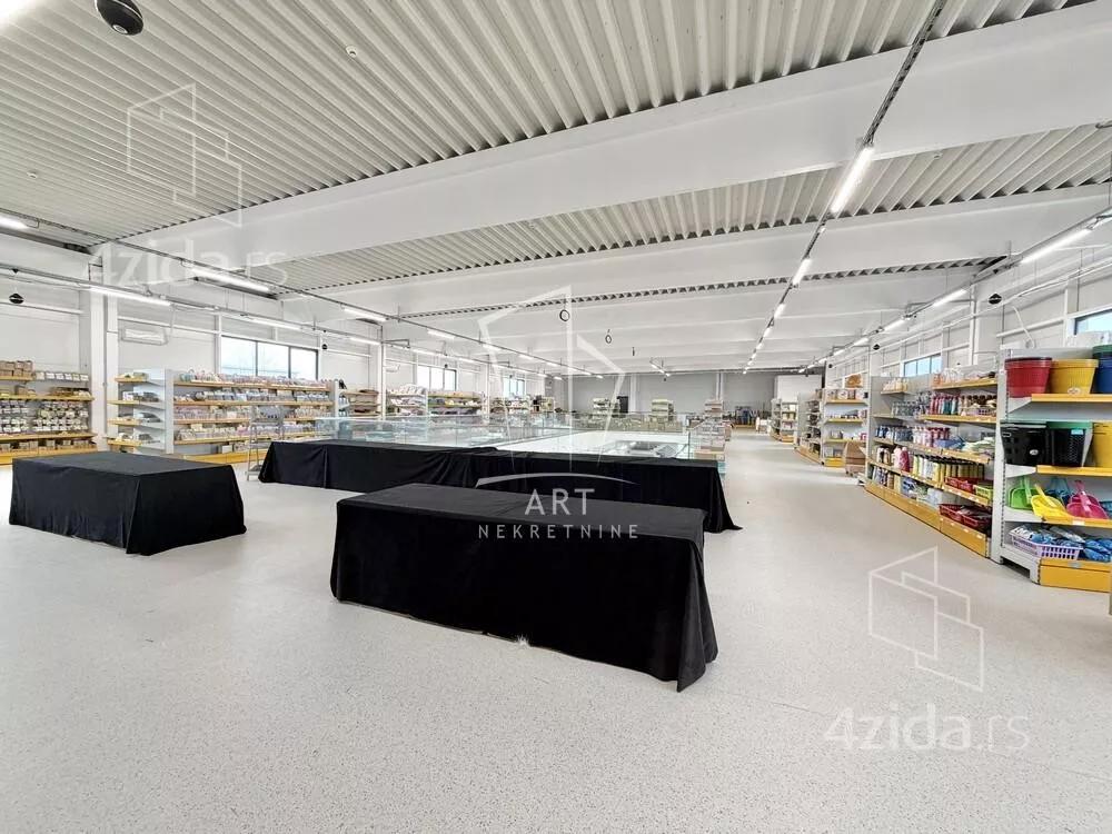 Poslovna zgrada | 4zida