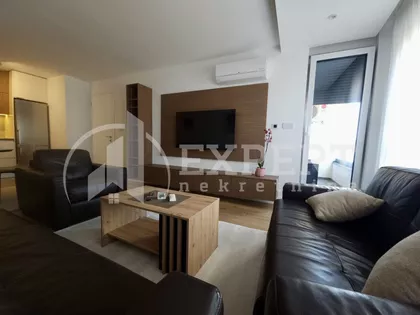 Hajduk Veljkova | 4zida.rs