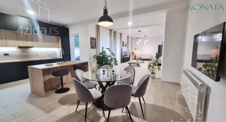 Šestosoban stan | 4zida