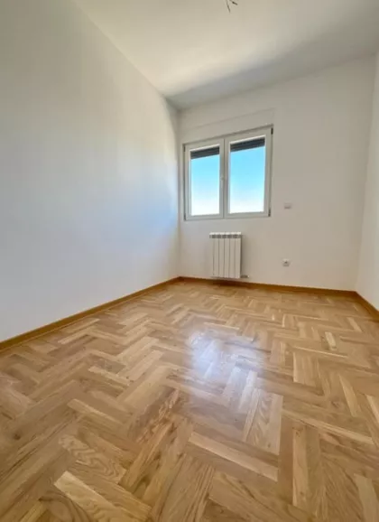 Surčin (mesto) | 4zida.rs