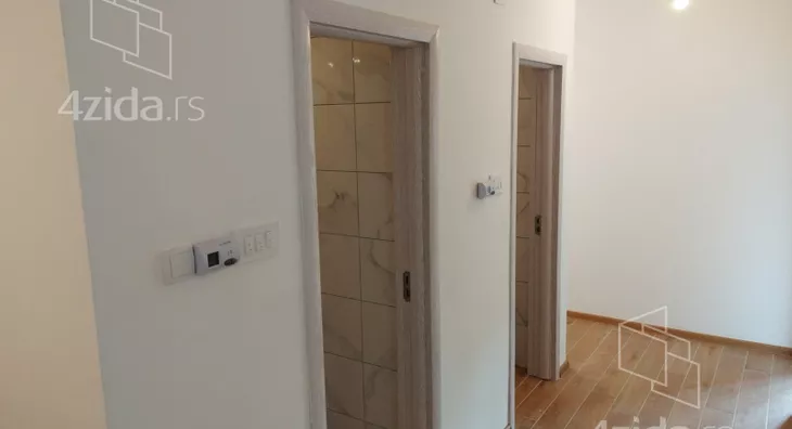 Sedmosoban stan | 4zida