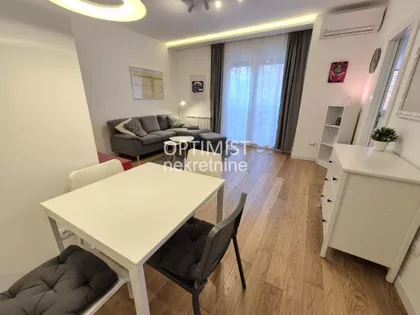 Gospodara Vučića | 4zida.rs