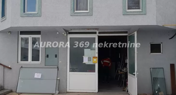 Poslovna zgrada | 4zida