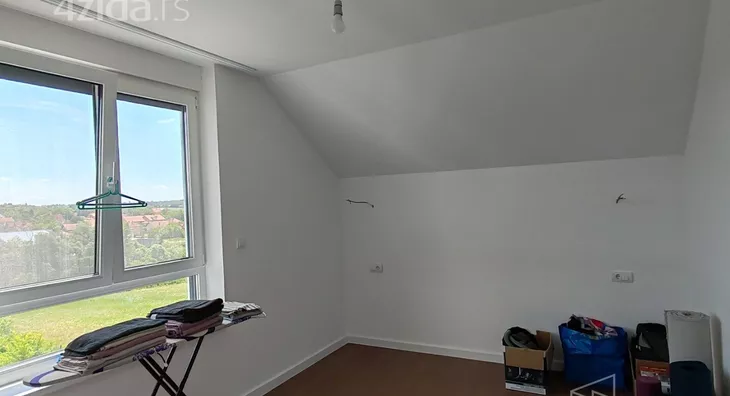 Četvoroiposoban stan | 4zida
