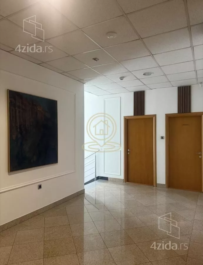 Poslovna zgrada | 4zida