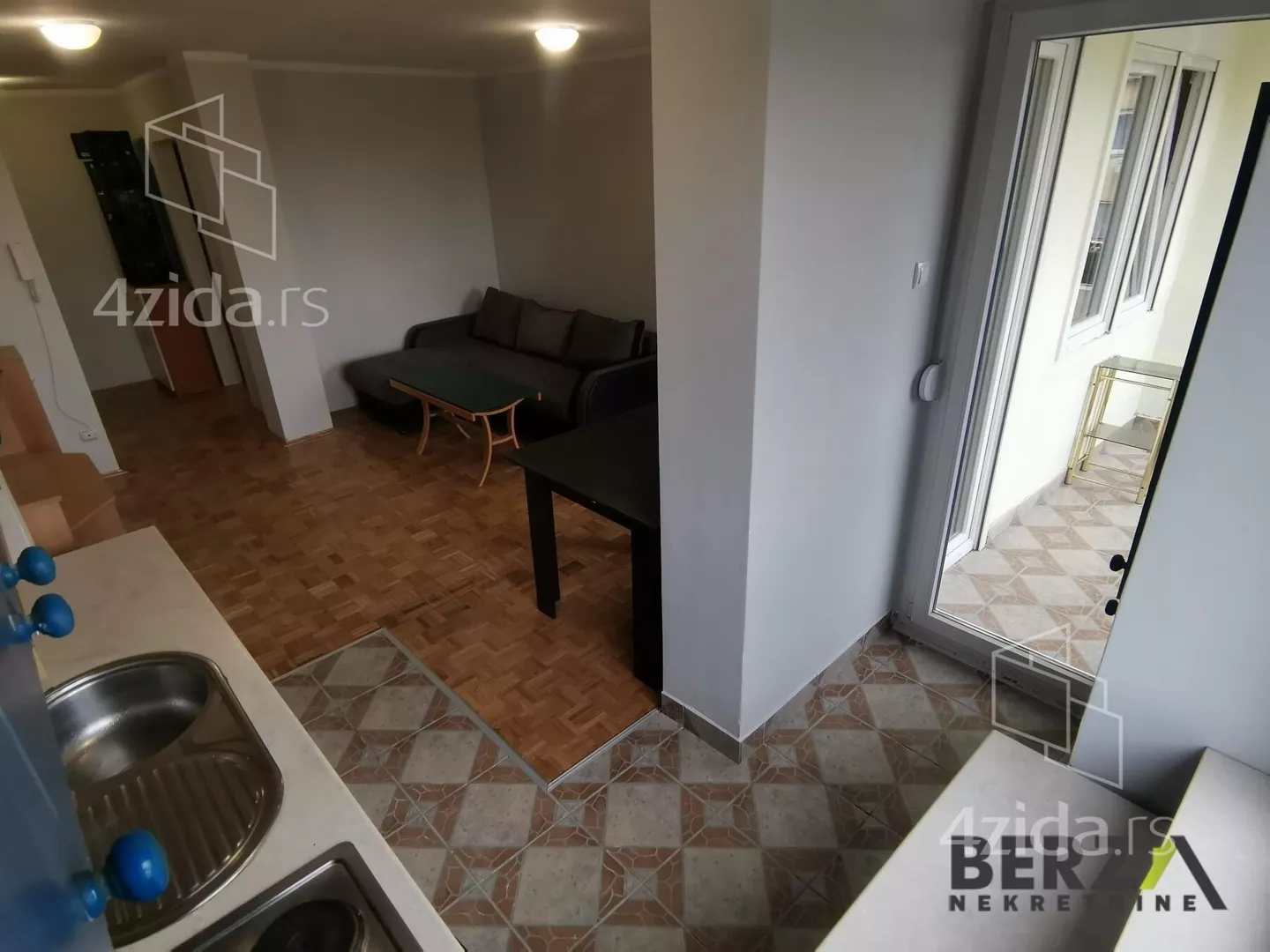 Dvoiposoban stan | 4zida