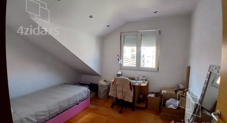 Petosoban stan | 4zida