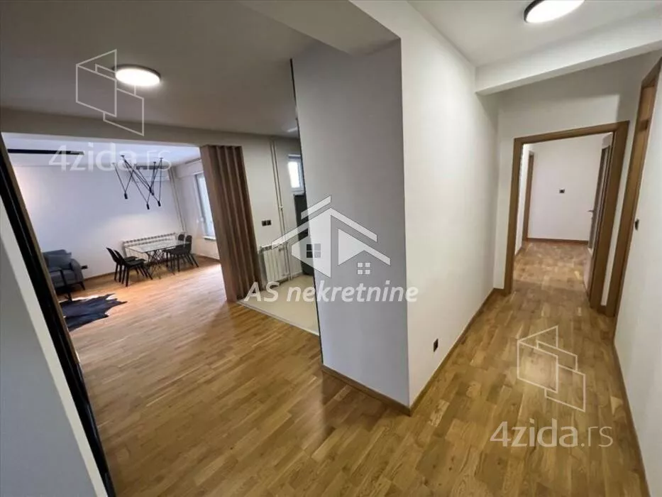 Četvoroiposoban stan | 4zida