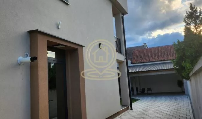 Poslovna zgrada | 4zida