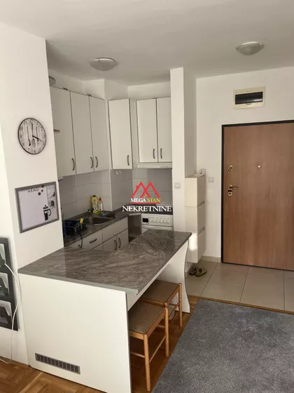 Lasla Gala | 4zida.rs