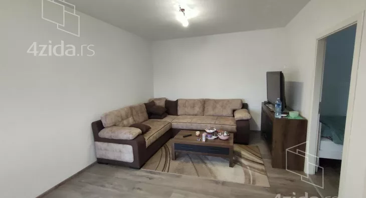 Poslovna zgrada | 4zida