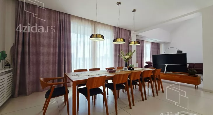 Sedmosoban stan | 4zida