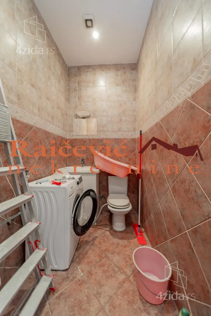 Šestosoban stan | 4zida