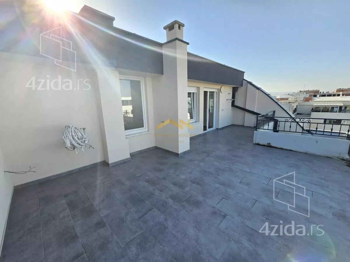 Šestosoban stan | 4zida