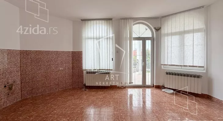 Poslovna zgrada | 4zida