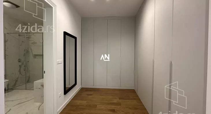 Šestosoban stan | 4zida