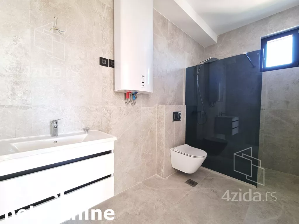 Četvoroiposoban stan | 4zida