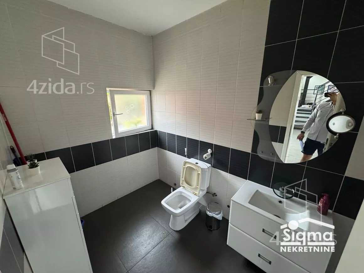 Poslovna zgrada | 4zida