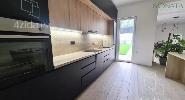 Šestosoban stan | 4zida