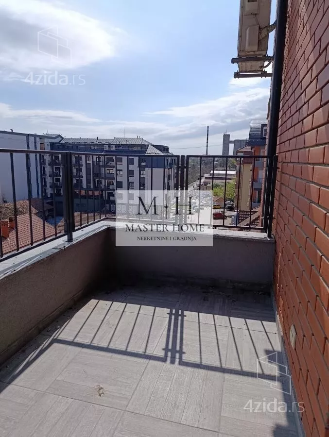 Petosoban stan | 4zida