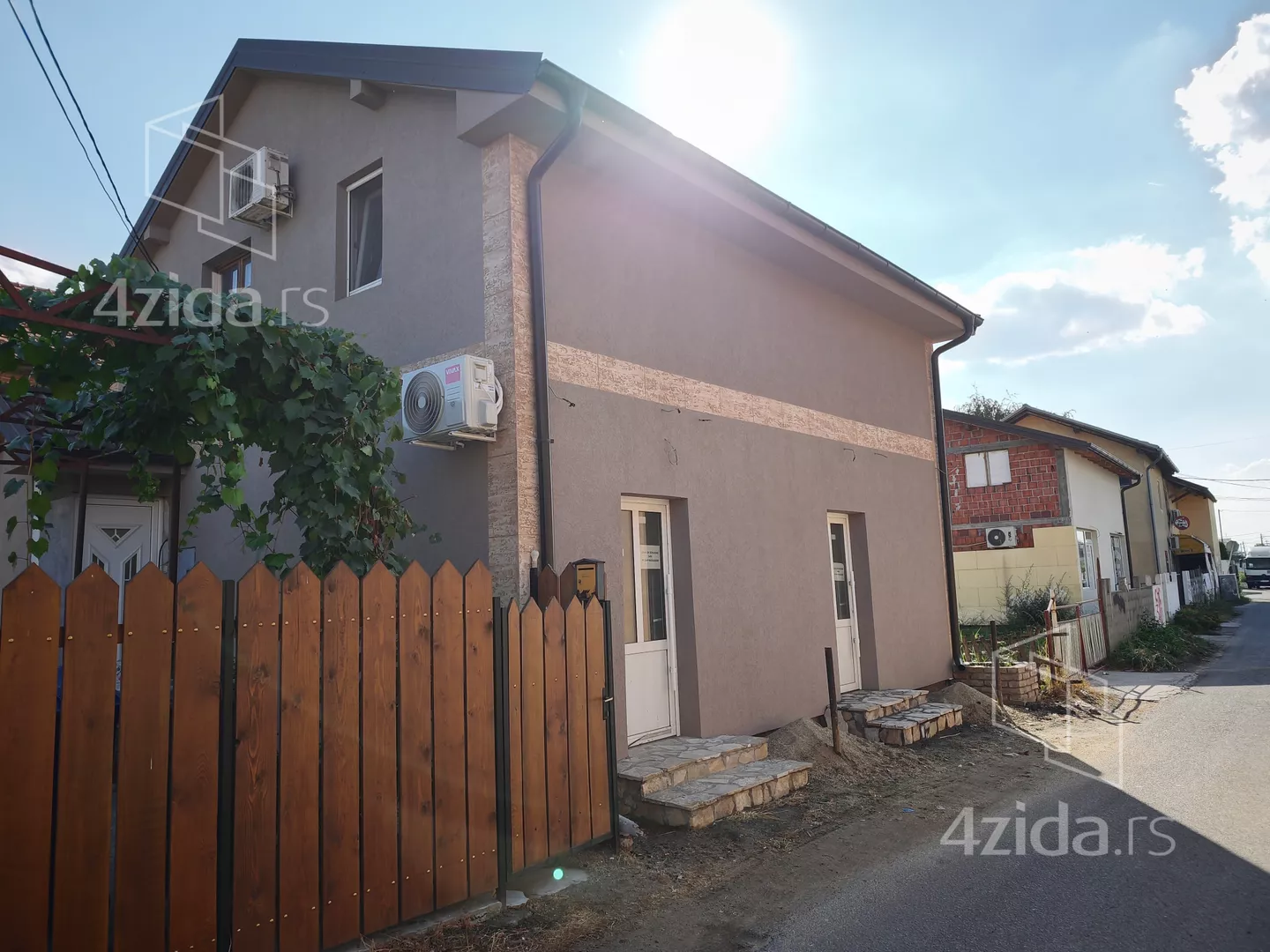 Lokal | 4zida