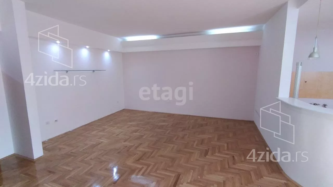 Šestosoban stan | 4zida