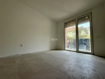 Crveni Pevac | 4zida.rs