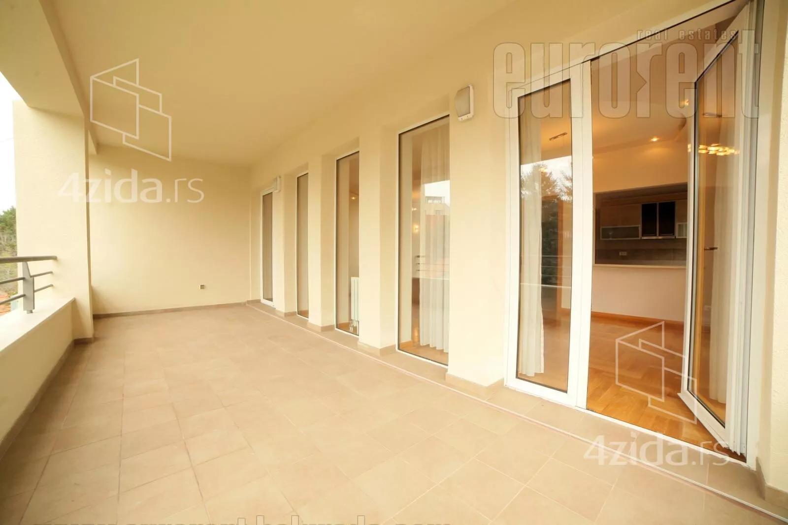 Petoiposoban stan | 4zida