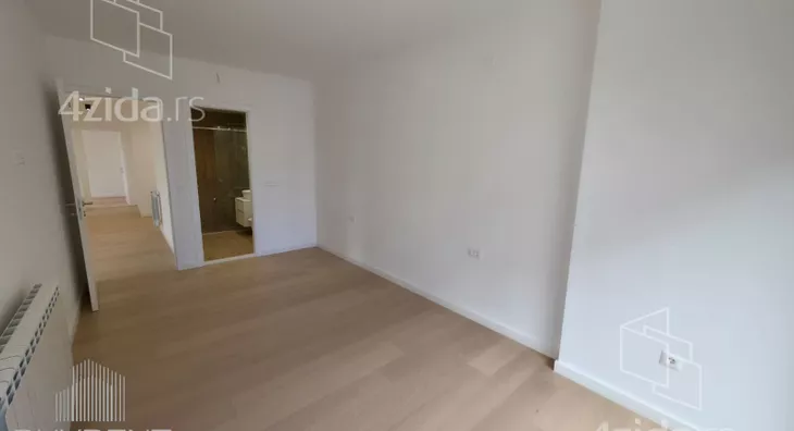 Četvoroiposoban stan | 4zida