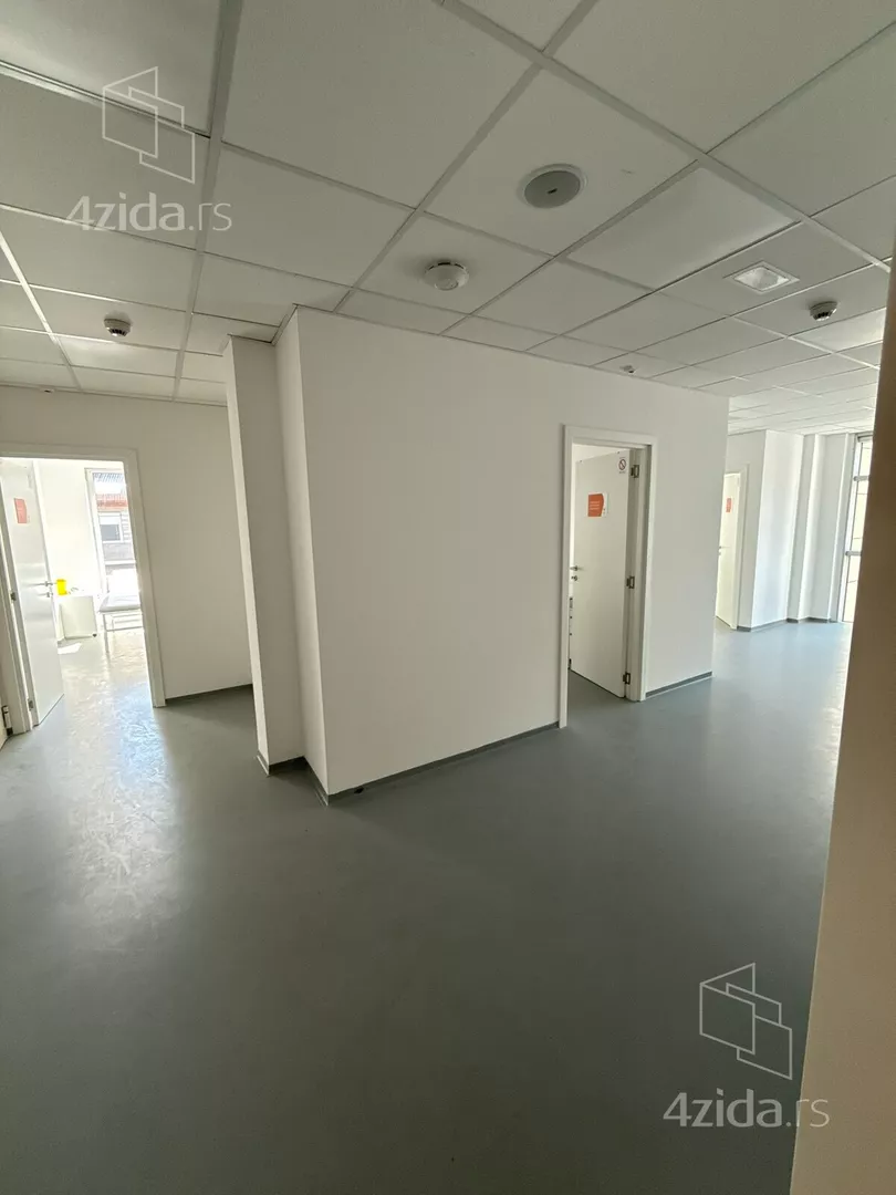 Poslovna zgrada | 4zida