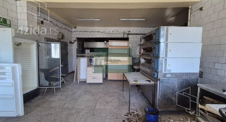 Poslovna zgrada | 4zida