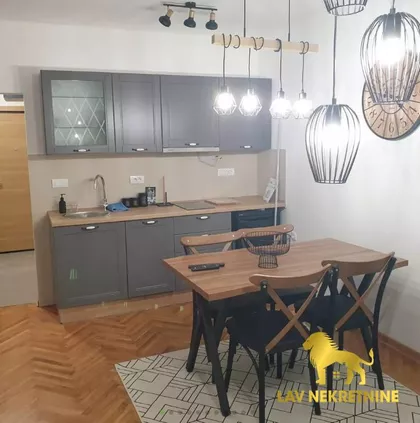 ŽELEZNIČKA | 4zida.rs