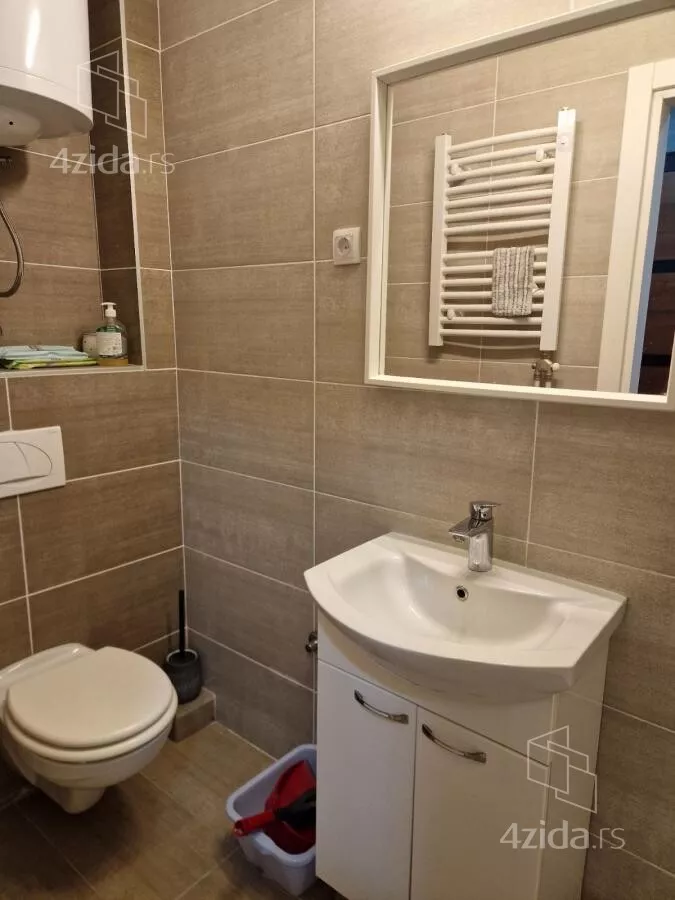 Petosoban stan | 4zida