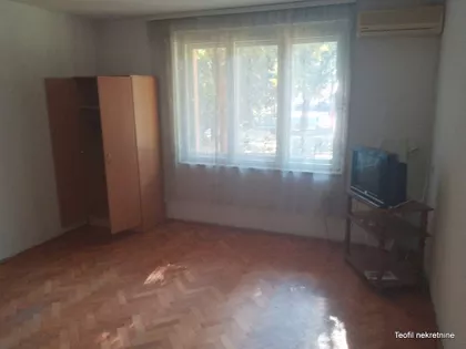 Milana Uzelca | 4zida.rs