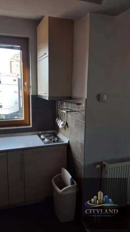 Crveni Pevac | 4zida.rs