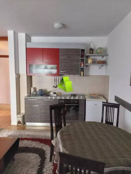 Crveni Pevac | 4zida.rs