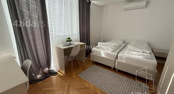 Poslovna zgrada | 4zida