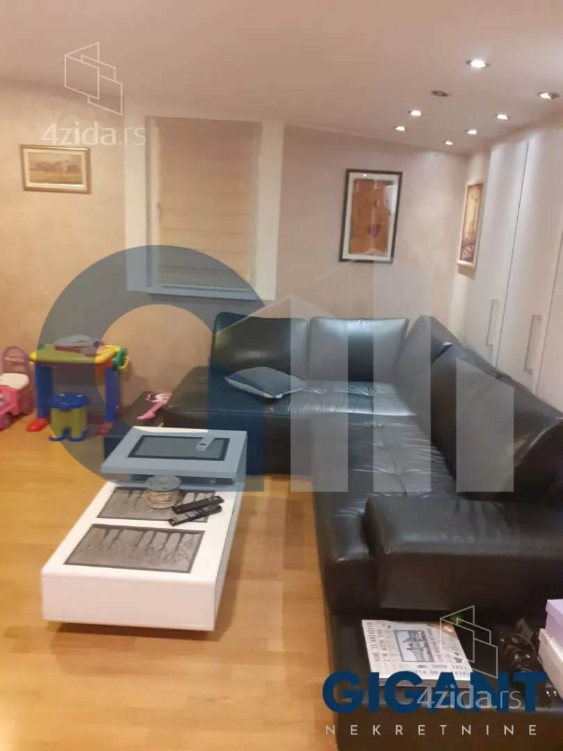 Petosoban stan | 4zida