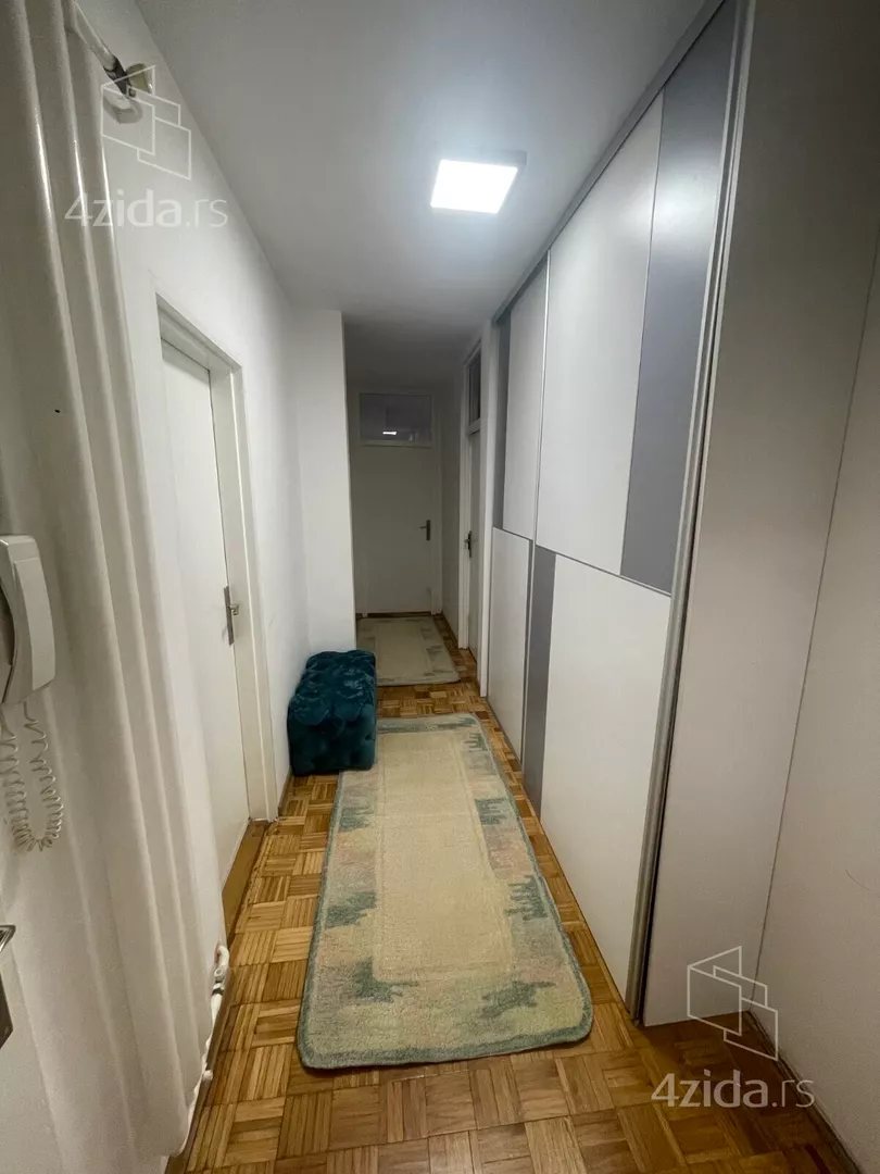 Četvoroiposoban stan | 4zida