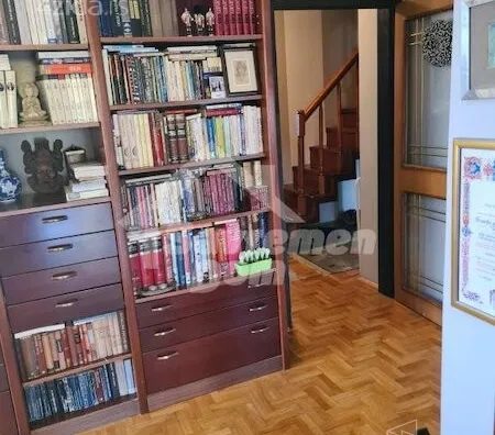 Šestoiposoban stan | 4zida