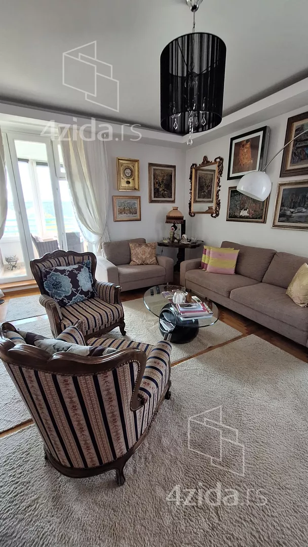 Četvoroiposoban stan | 4zida