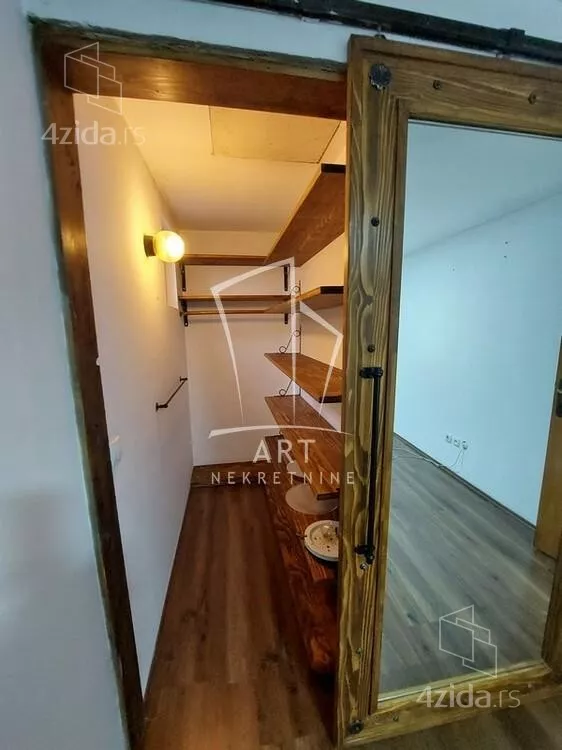 Četvoroiposoban stan | 4zida