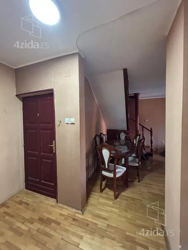 Četvoroiposoban stan | 4zida