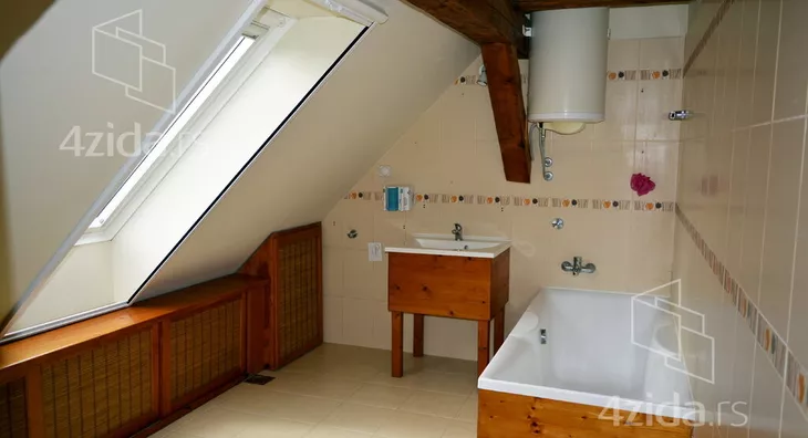 Šestosoban stan | 4zida