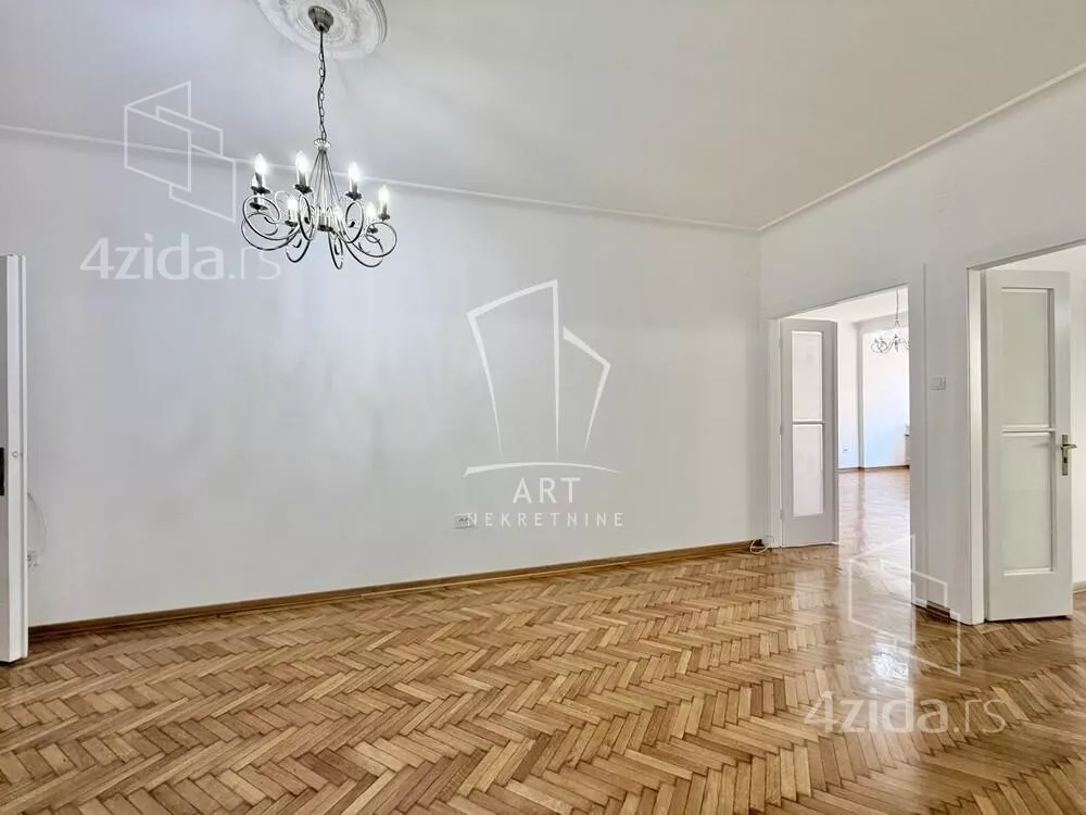 Četvoroiposoban stan | 4zida