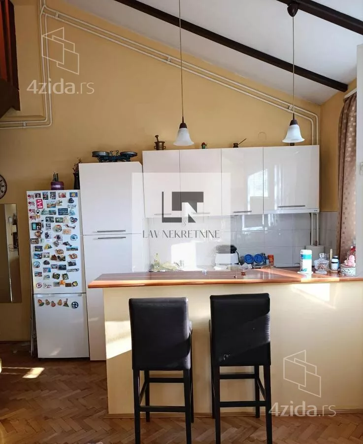 Troiposoban stan | 4zida